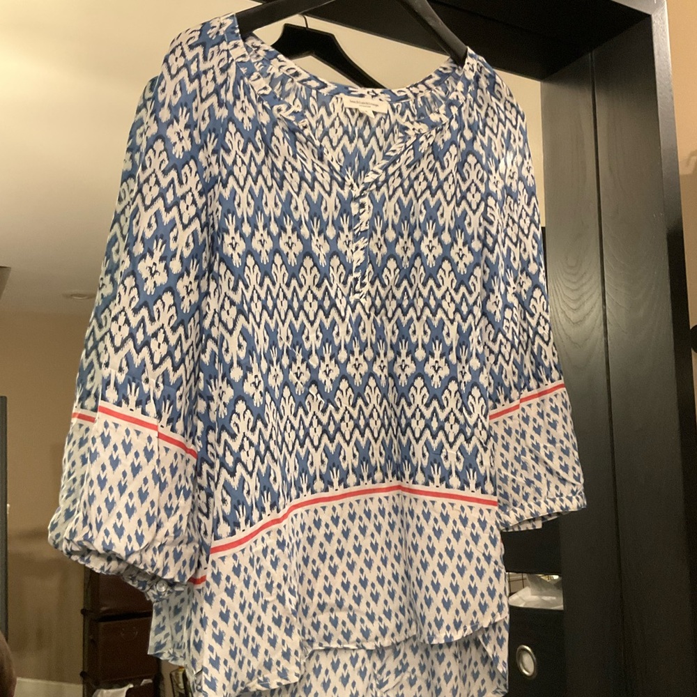 (Sue) B1G1 beach lunch lounge White and Blue Relaxed Blouse